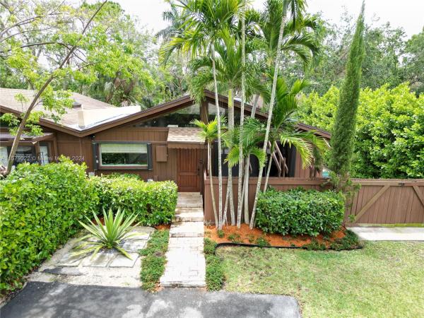 Pinetree Village, 11340 SW 114th Lane Cir, Kendall, Florida 33176, image 3