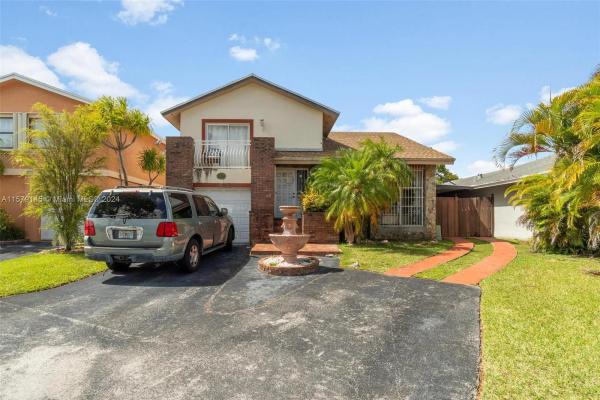Fontainebleau Park West Villas, 977 NW 106th Ave Cir, Fountainebleau, Florida 33172, image 1