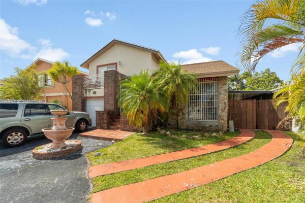 Fontainebleau Park West Villas, 977 NW 106th Ave Cir, Fountainebleau, Florida 33172, image 3