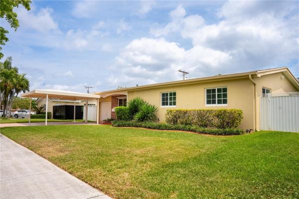 Darlington Manor, 5801 SW 94th Pl, Sunset, Florida 33173, image 2