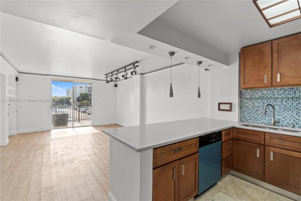 Island Shores, 2903 N Miami Beach Blvd #201, North Miami Beach, Florida 33160, image 1