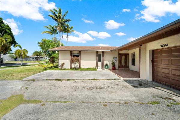 Bel Aire, 9844 SW 195th St, Cutler Bay, Florida 33157, image 3
