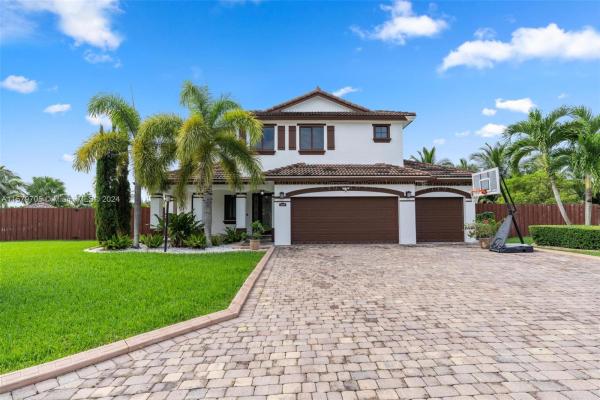 Estate Mansions, 12920 SW 223rd Ln, Goulds, Florida 33170, image 1