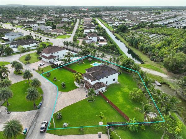Estate Mansions, 12920 SW 223rd Ln, Goulds, Florida 33170, image 2
