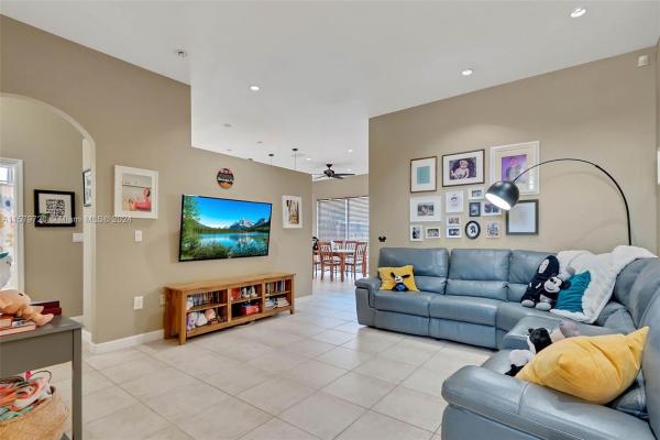 Monterey Lakes, 9008 SW 214th St, Cutler Bay, Florida 33189, image 3