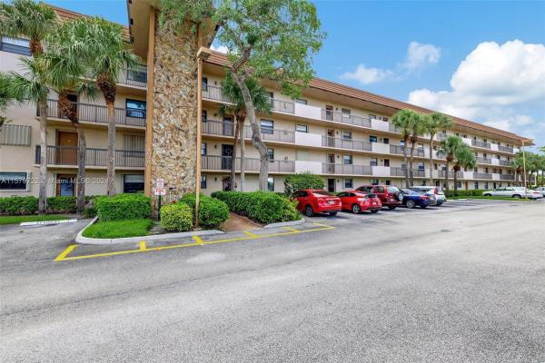 Lakes Of Carriage Hills, 4930 E Sabal Palm Blvd #206, Tamarac, Florida 33319, image 1
