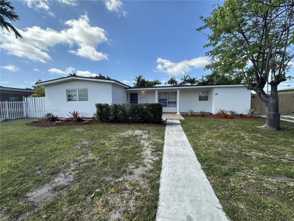 Westwood Lakes Residential, 10950 Westwood Lake Dr, Westwood Lakes, Florida 33165, image 2