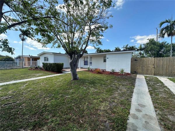 Westwood Lakes Residential, 10950 Westwood Lake Dr, Westwood Lakes, Florida 33165, image 3