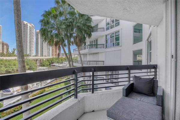 Mystic Pointe Tower 400, 3500 Mystic Pointe Dr #304, Aventura, Florida 33180, image 3