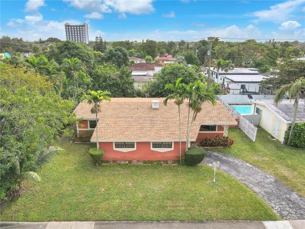 Beach Heights, 570 NE 172nd St, North Miami Beach, Florida 33162, image 1
