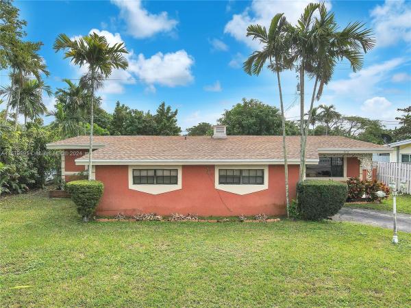 Beach Heights, 570 NE 172nd St, North Miami Beach, Florida 33162, image 2