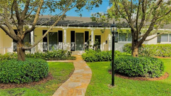 Kendall East, 10320 SW 70th Ave, Pinecrest, Florida 33156, image 1