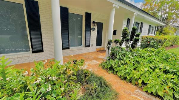 Kendall East, 10320 SW 70th Ave, Pinecrest, Florida 33156, image 2