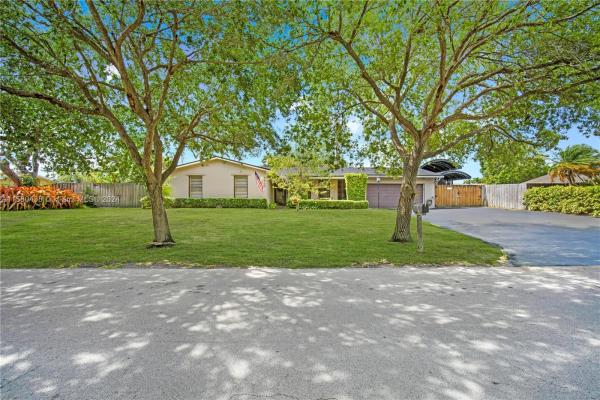 Pinewood Estates, 8920 SW 172nd Ter, Palmetto Bay, Florida 33157, image 2