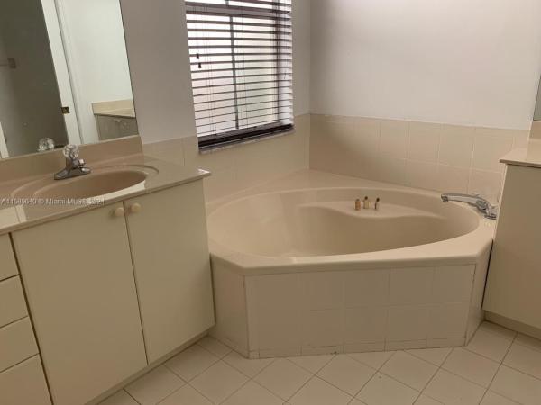 15555 SW 23rd Ln, Unincorporated Dade County, Florida 33185, image 3