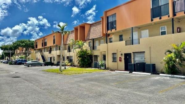 Laguna Club West, 231 NW 109th Ave #210, Fountainebleau, Florida 33172, image 1