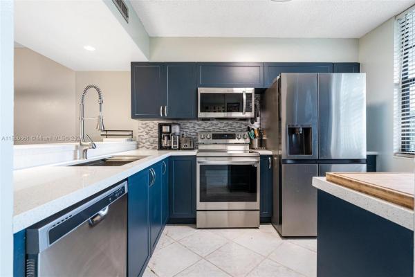 Whitehall Of Pine Island Ridge, 1528 Whitehall Dr #305, Davie, Florida 33324, image 1