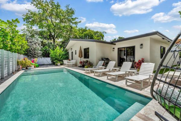 Tropical Manors, 2809 NE 5th Ter, Wilton Manors, Florida 33334, image 1
