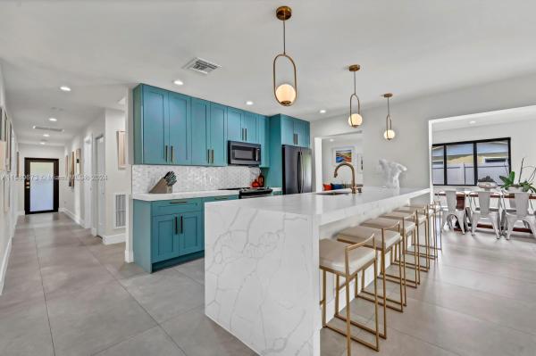 Tropical Manors, 2809 NE 5th Ter, Wilton Manors, Florida 33334, image 3