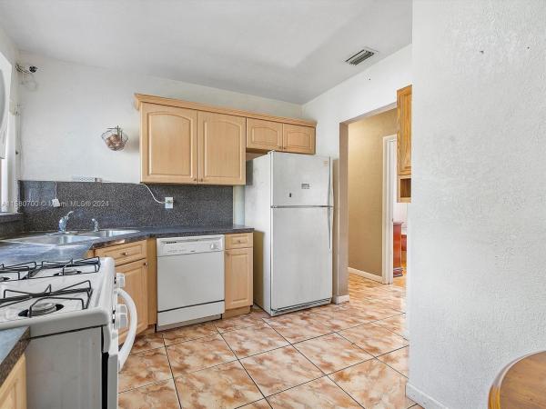 Norwood, 1081 NW 184th Dr, Miami Gardens, Florida 33169, image 3