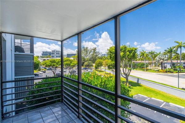 Biscaya, 20500 W Country Club Dr #301, Aventura, Florida 33180, image 3
