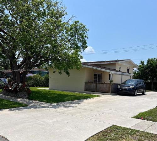 Mansionette Homes, 1350 NE 205th Ter, Ives Estates, Florida 33179, image 1