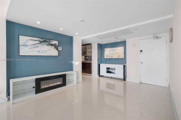The Carriage House, 5401 Collins Ave #820, Miami Beach, Florida 33140, image 2