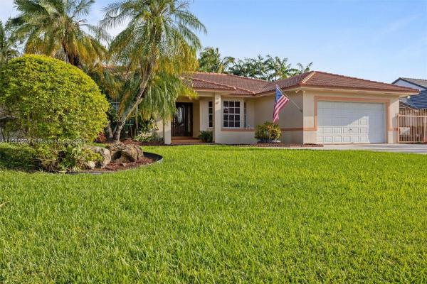 Ro Jen Estates, 10440 NW 131st St, Hialeah Gardens, Florida 33018, image 1