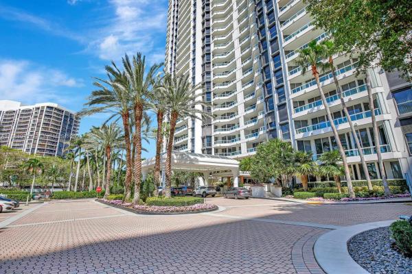 North Tower At The Point, 21205 NE 37th Ave #1107, Aventura, Florida 33180, image 3