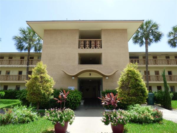 1395 NE 167th St #103, Unincorporated Dade County, Florida 33162, image 2