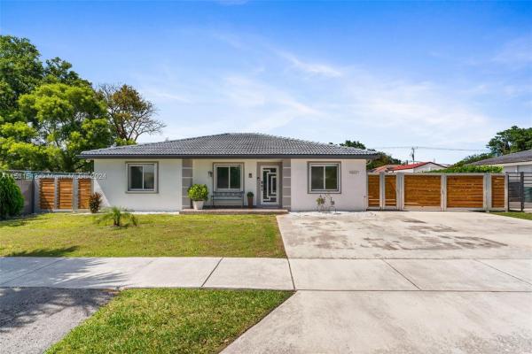 Lincoln City, 10221 SW 221st St, Cutler Bay, Florida 33190, image 1