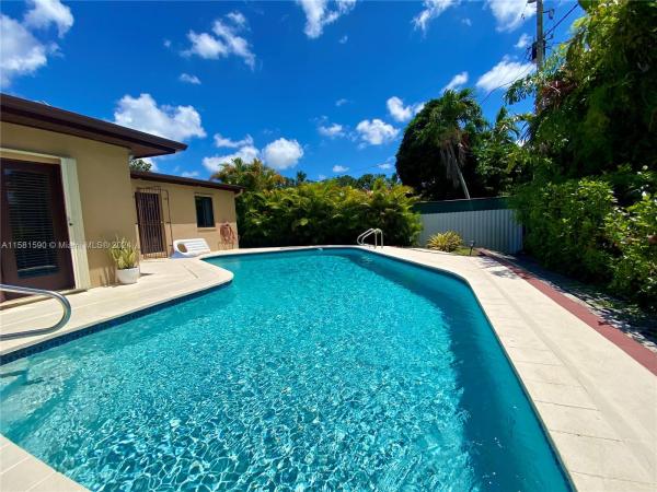 Coral Way Village, 3300 SW 82nd Ave, Westchester, Florida 33155, image 3