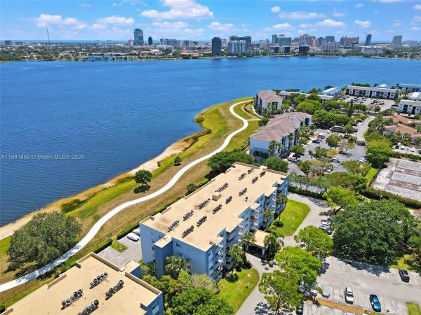 Breakwaters Of The Palm Beaches, 480 Executive Center Dr #5J, West Palm Beach, Florida 33401, image 2