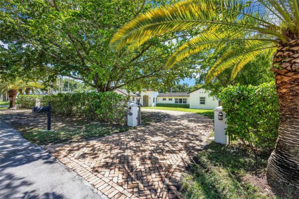 Pine Tree Estates, 13101 SW 81st Ave, Pinecrest, Florida 33156, image 1