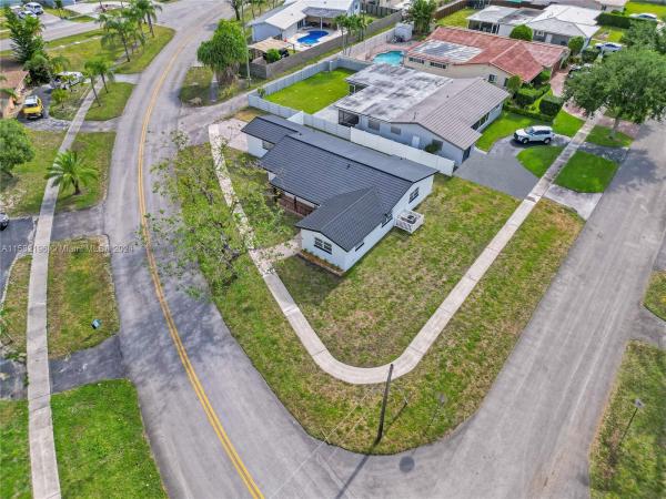 Hollywood Hills, 1001 Yale Dr, Hollywood, Florida 33021, image 3