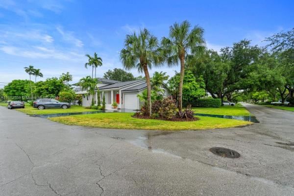 Kent Estates, 600 Nightingale Ave, Miami Springs, Florida 33166, image 1