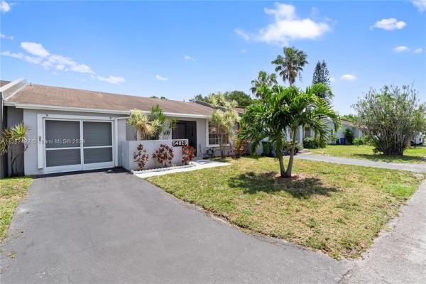 Lakewood On The Green, 5482 S Lakewood Cir S #B, Margate, Florida 33063, image 1