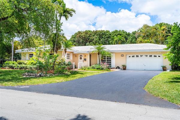Country Club Grove, 8475 SW 148th Dr, Palmetto Bay, Florida 33158, image 1