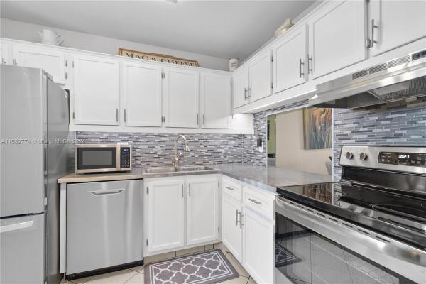 Golden Lakes Village, 258 Lake Constance Dr, West Palm Beach, Florida 33411, image 3