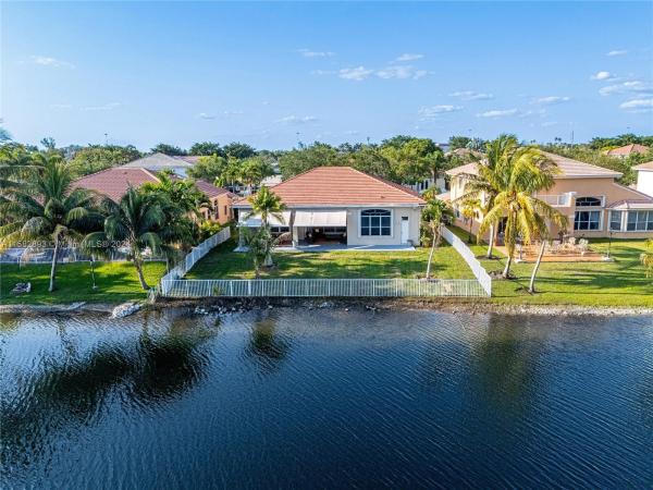 Estancia, 18520 SW 4th St, Pembroke Pines, Florida 33029, image 2