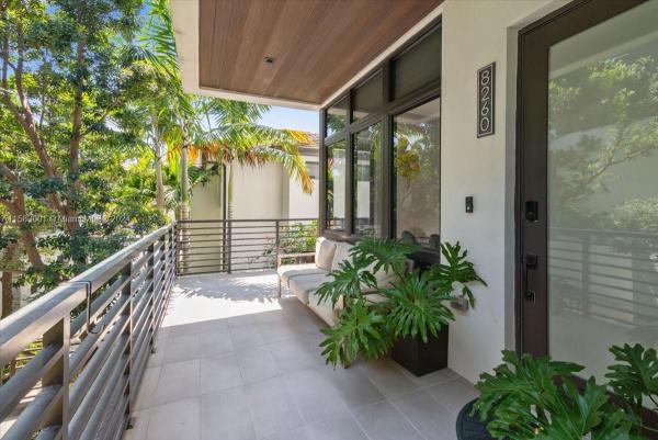 8260 NW 47th Ln, Doral, Florida 33166, image 2