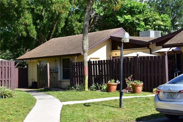 Villas At Carriage Hills, 135 Fox Rd #2-45, Hollywood, Florida 33024, image 1