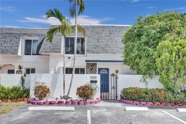 Nova Townhouses, 6745 SW 41st Dr #18, Davie, Florida 33314, image 2