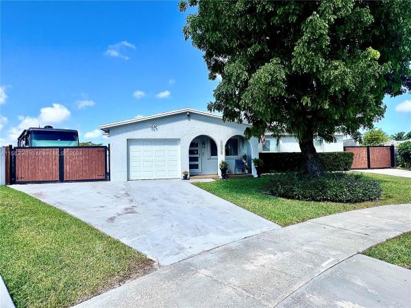Meadow Wood Manor, 26763 SW 124th Ct, Kendale Lakes, Florida 33032, image 1