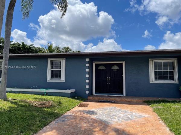 Westwood Lakes Residential, 10820 SW 42nd St, Westwood Lakes, Florida 33165, image 2