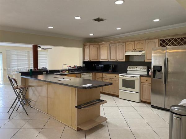 Westwood Lakes Residential, 10820 SW 42nd St, Westwood Lakes, Florida 33165, image 3