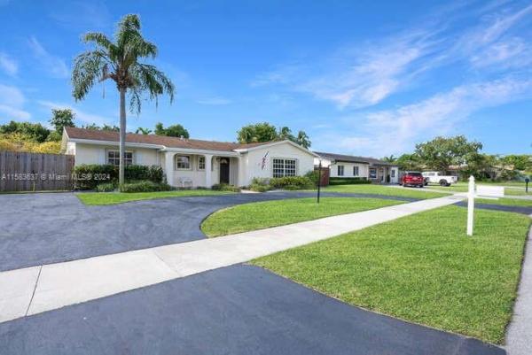 Bel Aire, 18569 SW 89th Pl, Cutler Bay, Florida 33157, image 3