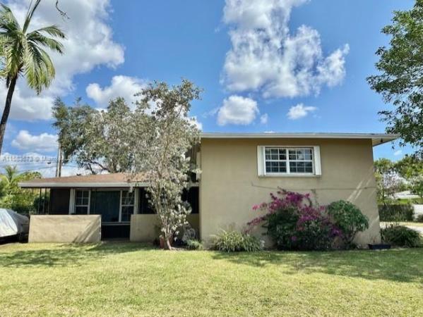 Mansionette Homes, 1275 NE 204th St, Ives Estates, Florida 33179, image 1