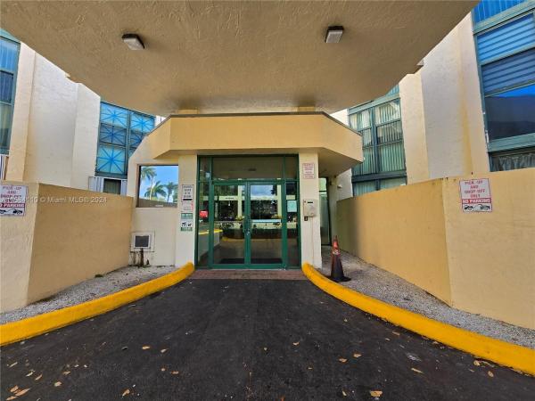 Coral Towers, 2075 SW 122nd Ave #129, Tamiami, Florida 33175, image 2