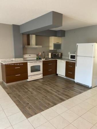 Kings Point Imperial, 220 Kings Point Dr #103, Sunny Isles Beach, Florida 33160, image 1